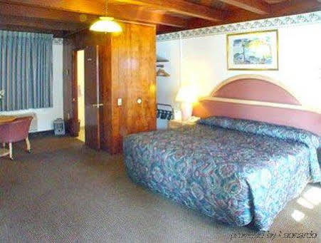 Cloverdale Oaks Inn Стая снимка